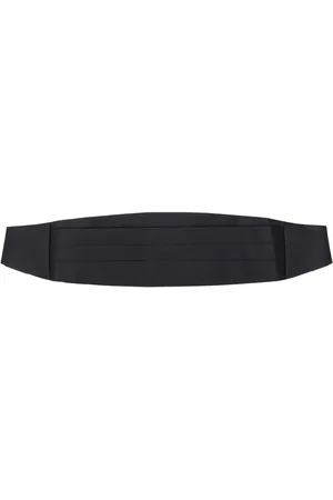 Clasp Fastening Cummerbund: Men's Formal Wear Accessory